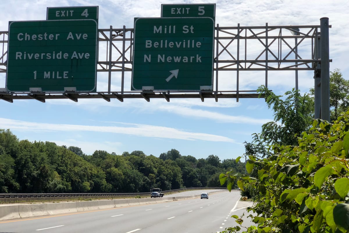 Belleville, NJ — 2020-09-03 13 03 58 View south along New Jersey State Route 21 (McCarter Highway) at Exit 5 (Mill Street, Belleville, North Newark) in Belleville Township, Essex County, New Jersey