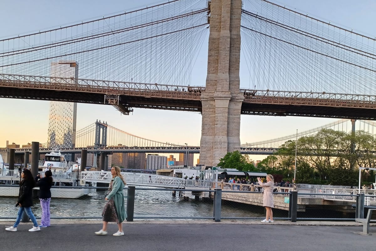 Brooklyn, NY — Brooklyn and Manhattan Bridge in Brooklyn, NY