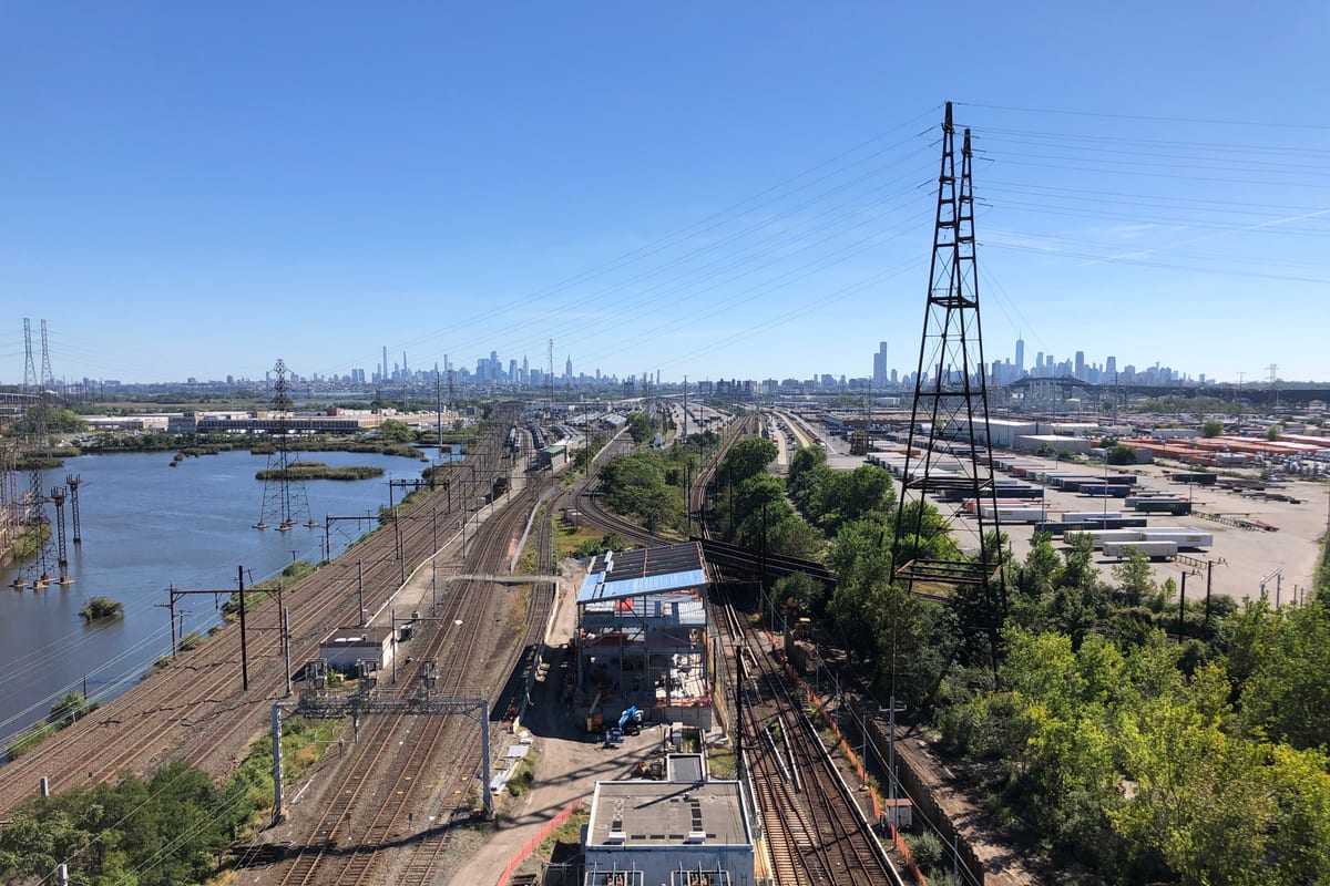 Kearny, NJ — 2021-09-19 10 55 25 View east towards New Jersey Transit's Meadows Maintenance Complex, as seen from Interstate 95 (New Jersey Turnpike Eastern Spur) in Kearny, Hudson County, New Jersey