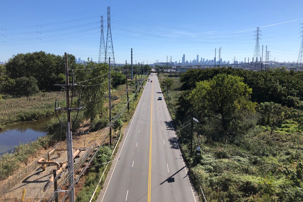 Kearny, NJ — 2021-09-19 10 57 08 View east along Hudson County Route 508 (Newark-Jersey City Turnpike) from the overpass for Interstate 95 (New Jersey Turnpike Eastern Spur) in Kearny, Hudson County, New Jersey