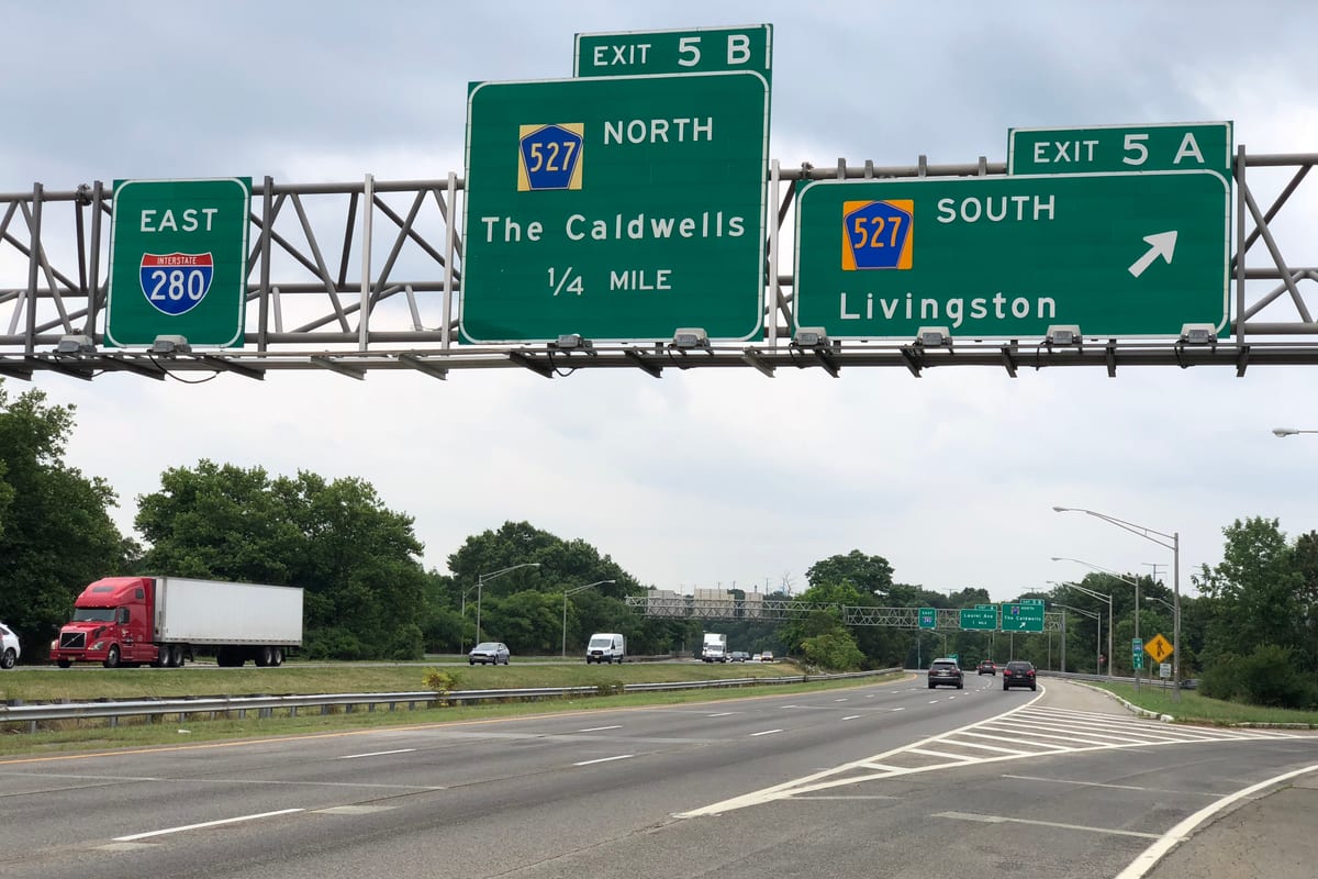 Livingston, NJ — 2020-07-08 14 53 19 View east along Interstate 280 (Essex Freeway) at Exit 5A (Essex County Route 527 SOUTH, Livingston) in Roseland, Essex County, New Jersey