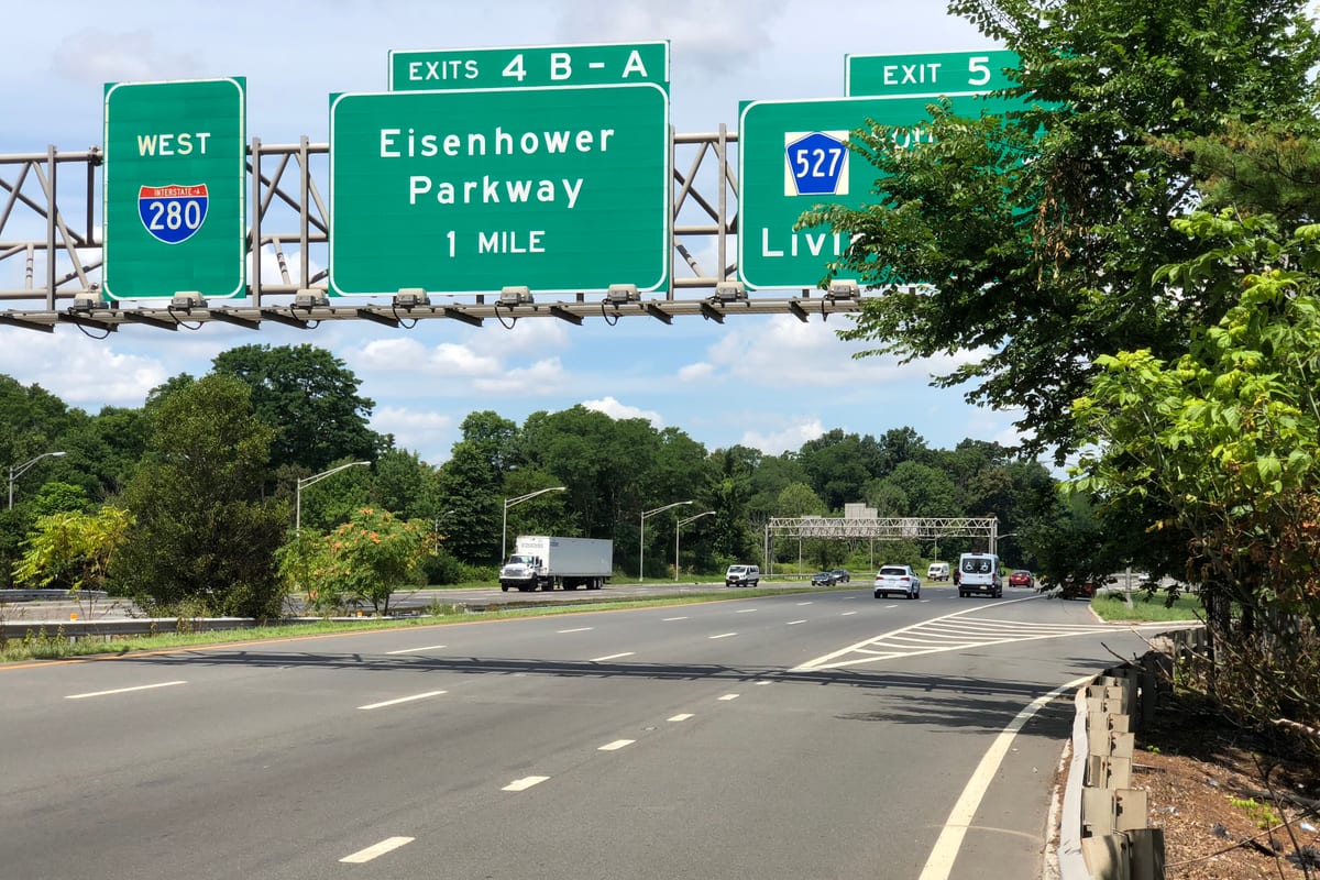Livingston, NJ — 2020-07-13 11 37 15 View west along Interstate 280 (Essex Freeway) at Exit 5A (Essex County Route 527 SOUTH, Livingston) in Roseland, Essex County, New Jersey