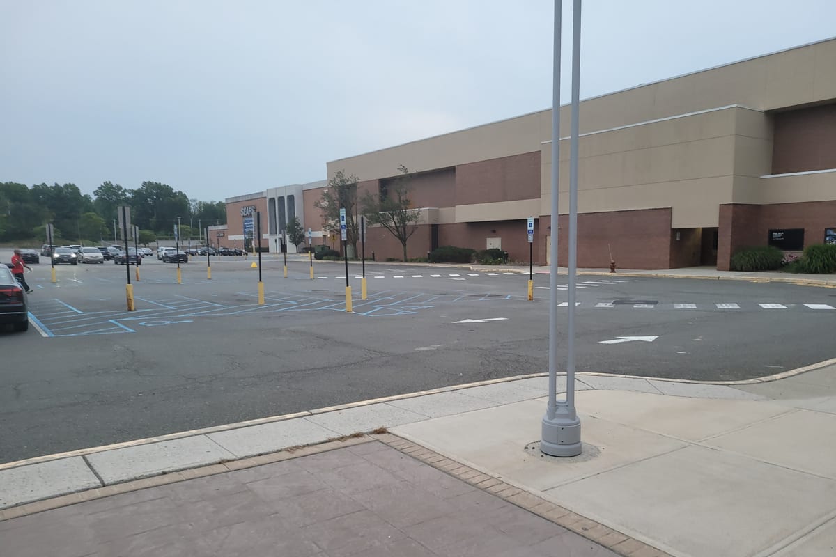 Livingston, NJ — Livingston Mall, NJ 02