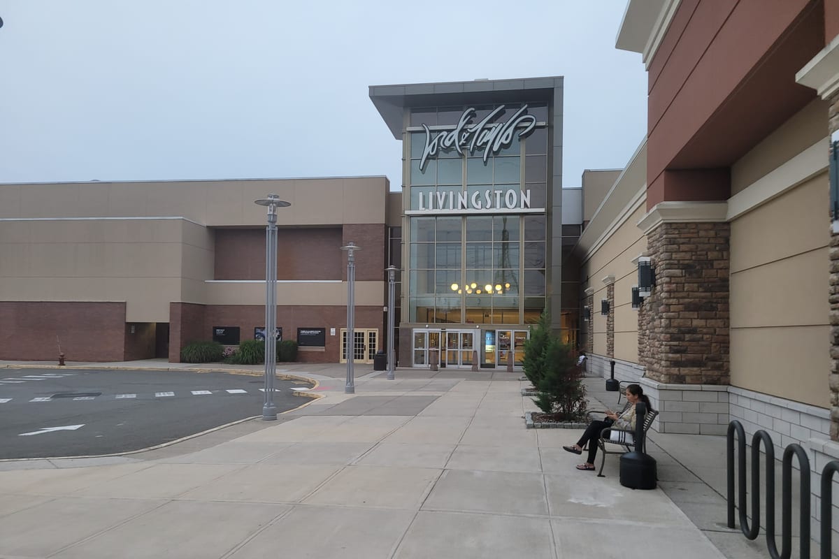 Livingston, NJ — Livingston Mall, NJ 01