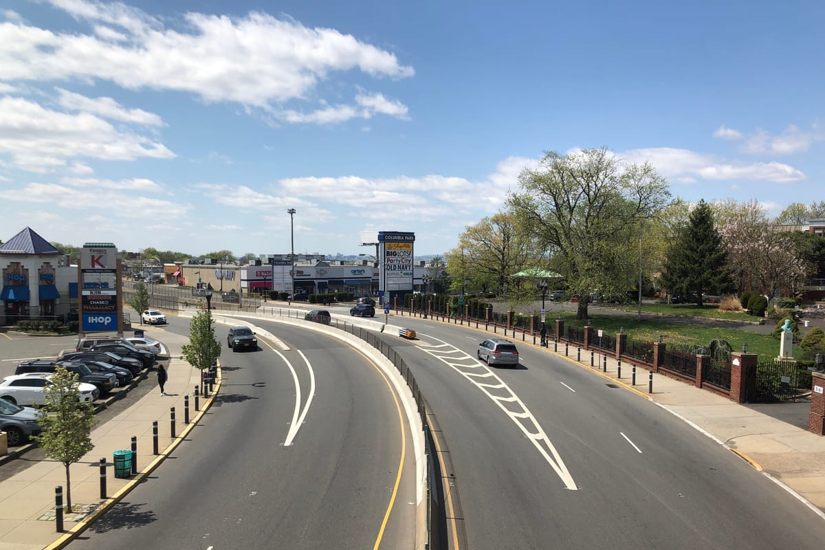 North Bergen, NJ — 2023-04-19 12 42 52 View south along Hudson County Route 501 (John F Kennedy Boulevard) from the pedestrian overpass just south of 32nd Street and the Bergen Turnpike on the border of North Bergen Township and Union City in Hudson County, New Jersey