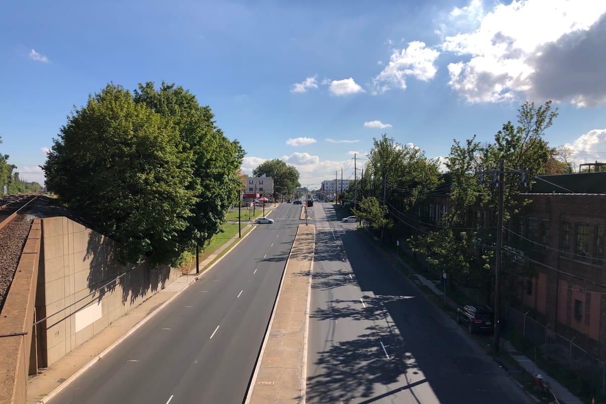 Roselle Park, NJ — 2021-09-20 10 22 51 View east along New Jersey State Route 28 (Westfield Avenue) from the overpass for the rail line between Seaton Avenue and Union County Route 617 (Gordon Street) in Roselle Park, Union County, New Jersey