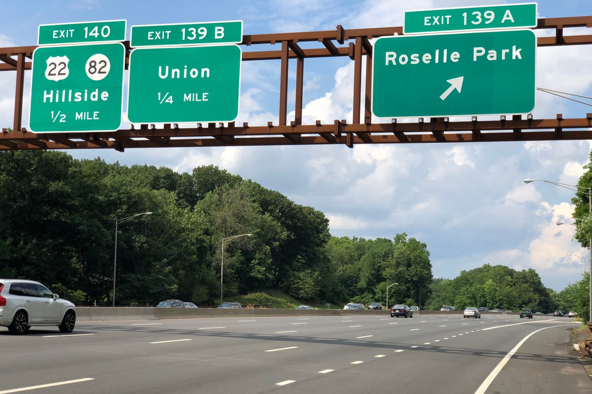 Roselle Park, NJ — 2020-07-11 16 07 23 View north along New Jersey State Route 444 (Garden State Parkway) at Exit 139A (Roselle Park) in Union Township, Union County, New Jersey