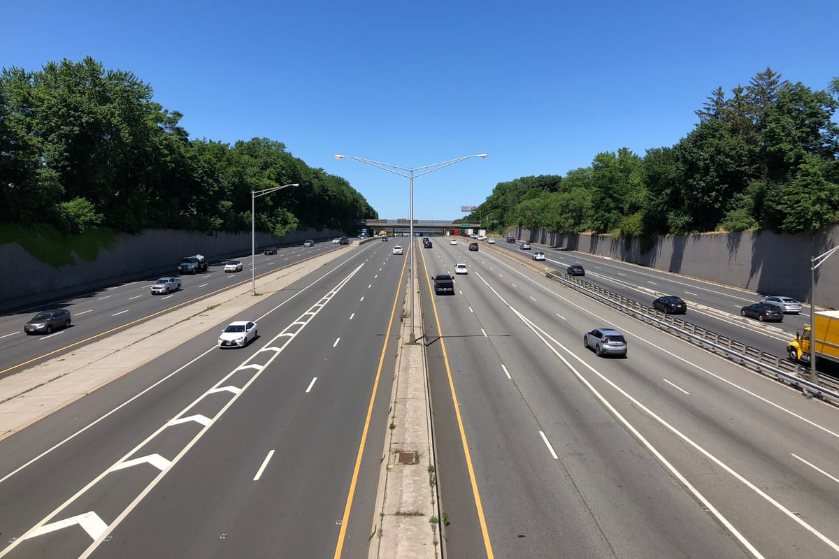 Teaneck, NJ — 2021-06-17 11 15 17 View west along Interstate 80 (Bergen-Passaic Expressway) from the overpass for Bergen County Route 39 (Teaneck Road) in Teaneck Township, Bergen County, New Jersey