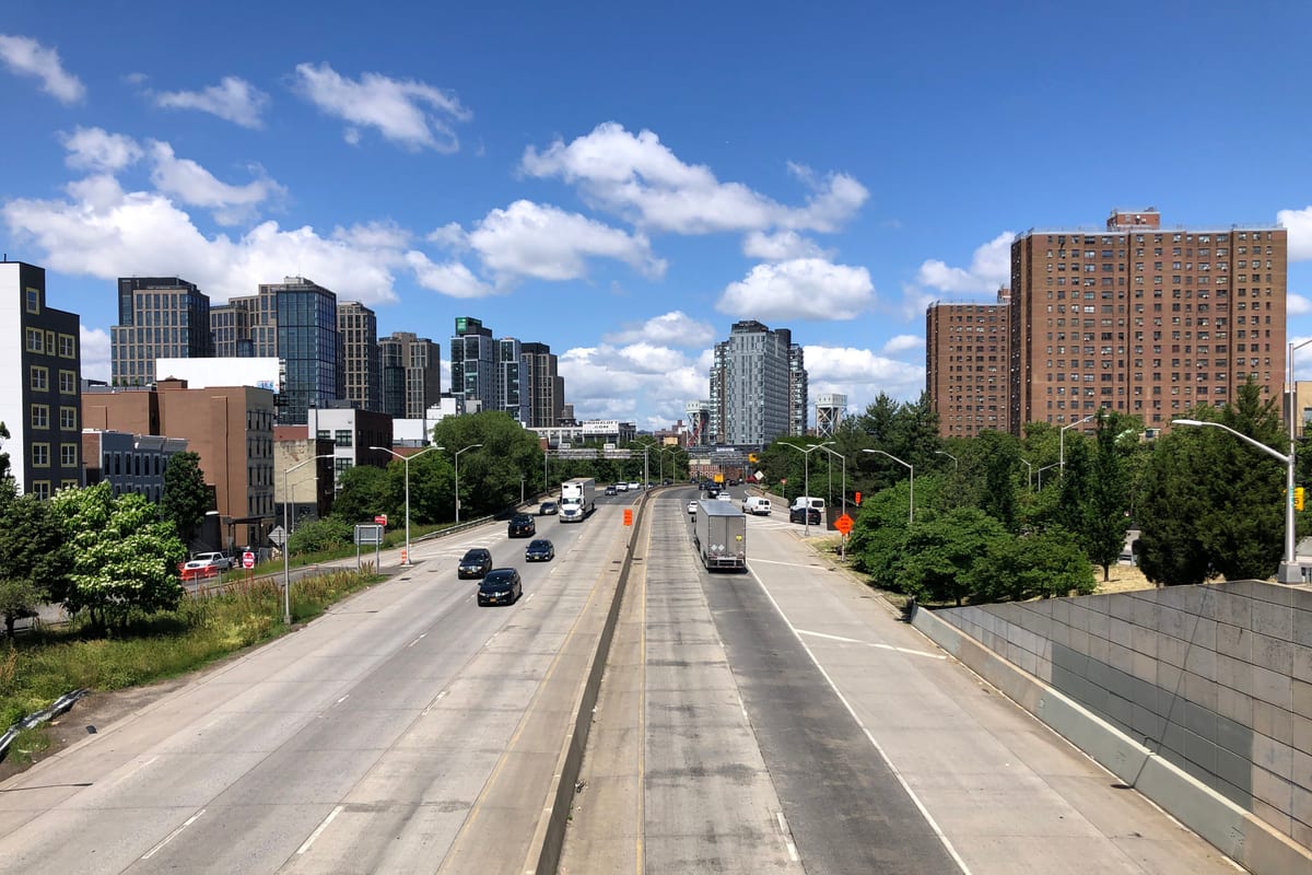 The Bronx, NY — 2024-05-30 11 17 36 View north along Interstate 87 (Major Deegan Expressway) from the overpass for Willis Avenue in the Bronx, New York City, New York