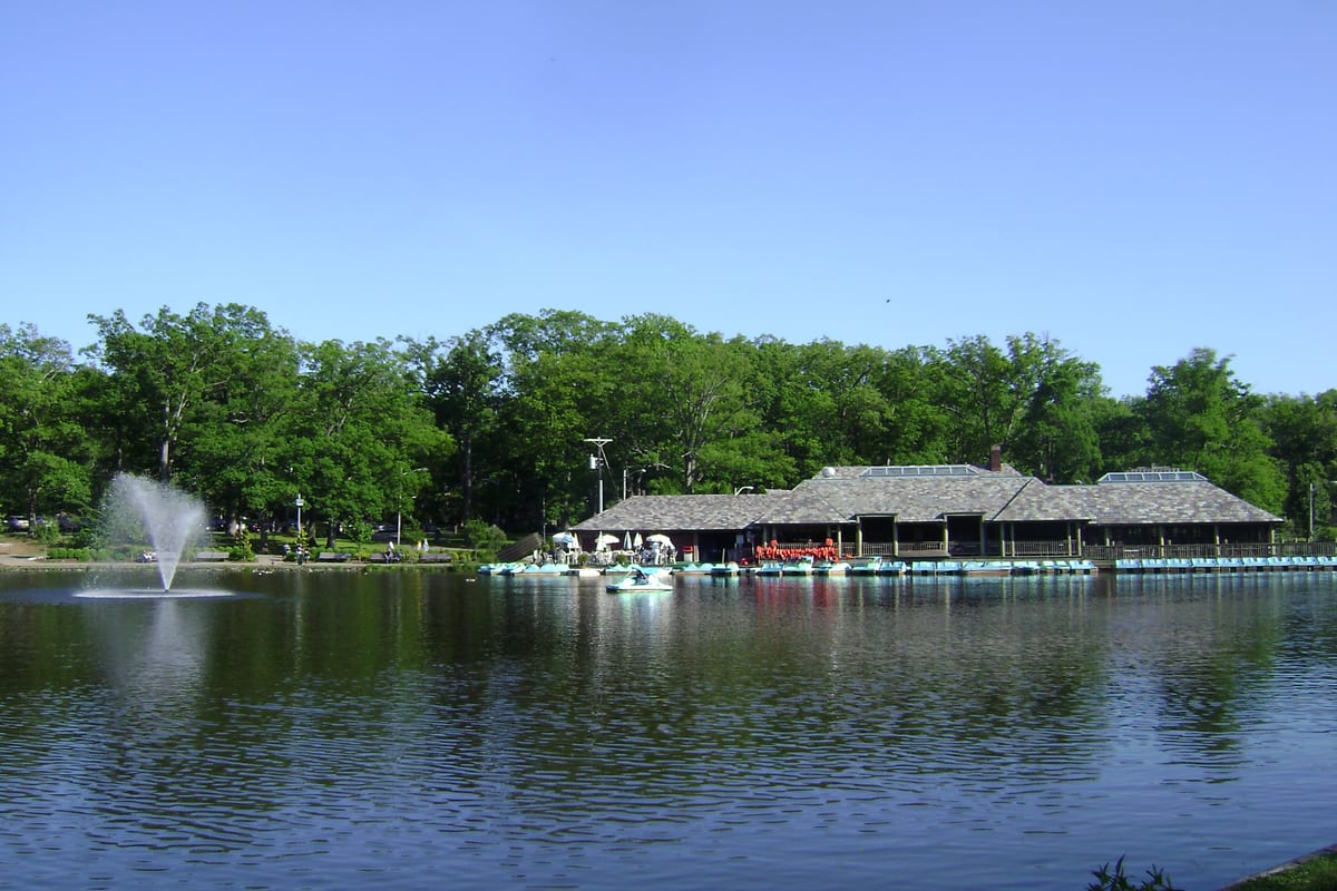 Verona, NJ — Verona Park Boasthouse