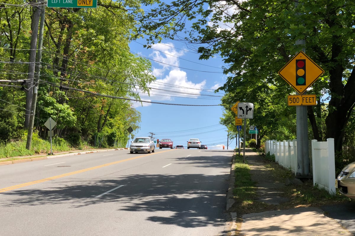 Wayne, NJ — 2021-05-14 12 28 04 View east along Passaic County Route 504 (Ratzer Road) just west of Passaic County Route 705 (Ratzer Road) and Passaic County Route 670 (Alps Road) in Wayne Township, Passaic County, New Jersey